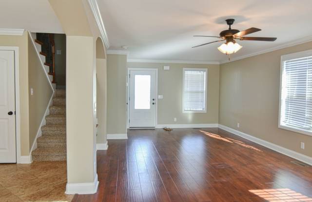 Pet Friendly Three Bedroom with Bonus! Gallery 4