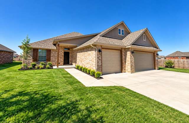 Stunning Single-Family Home with Spacious Living in Piedmont, OK Gallery 1