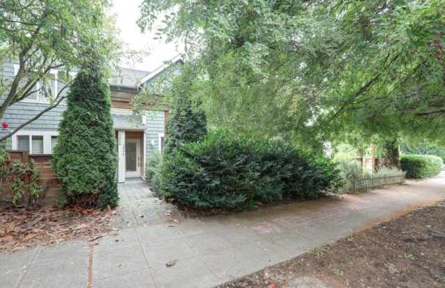 Stunning 3bd, 2.5ba Townhome Available in Great Neighborhood! photos photos