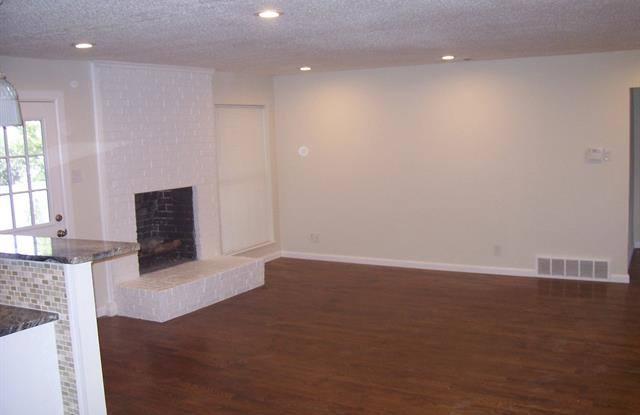 1505 IROQUOIS Drive Gallery 2