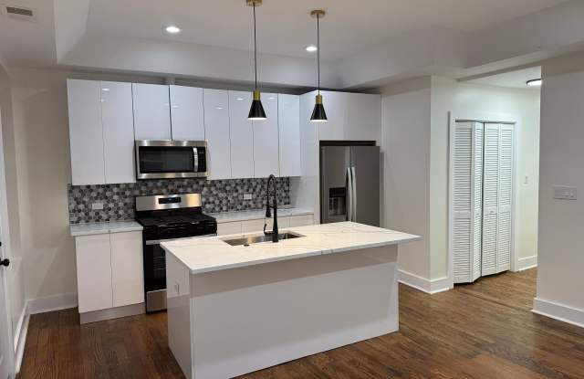 4927 South Prairie AvenueUnit 2N Gallery 1