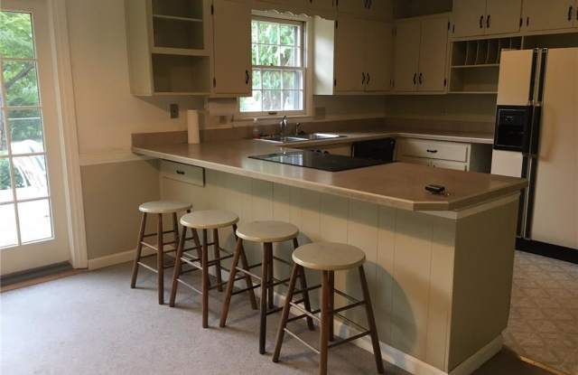 7140 Queensbury Court Gallery 4