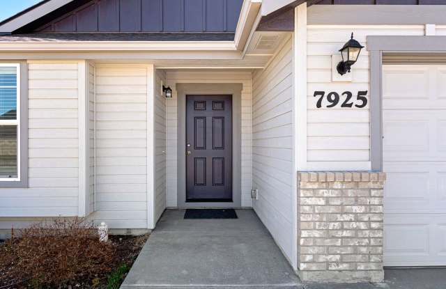 Great Nampa Rental with 3 car garage Gallery 4
