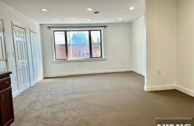 539 Anderson Avenue Gallery 2