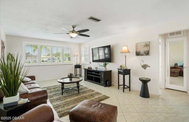 52 Palm Drive Gallery 3