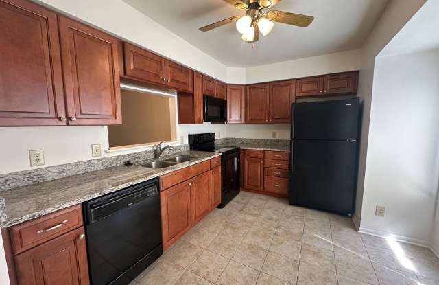 SW County Townhome Gallery 3