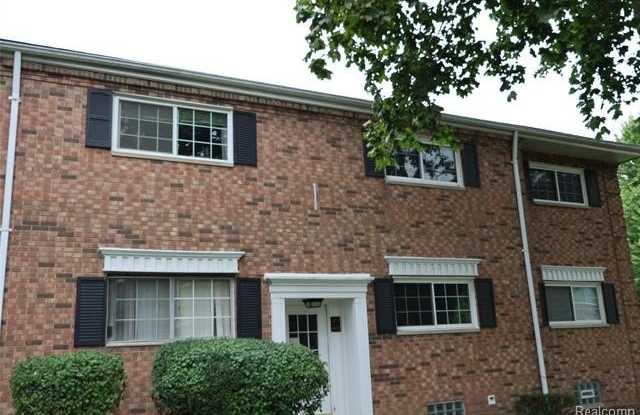 683 E FOX HILLS Drive Gallery 2