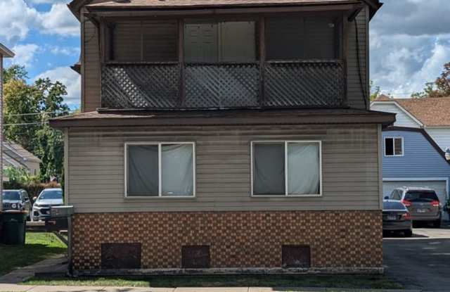 841 N Broadway St - 841 North Broadway Street, Joliet, IL 60435