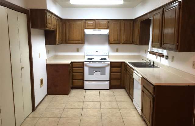 502 Hedgewood Dr - B Gallery 3