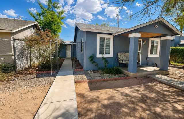 1 Month FREE with 1 Year Lease - Move-In Ready 2 Bed Phoenix Home | Minutes to Airport, ASU, Tempe & Scottsdale | Short & Long-Term Leases Welcome Gallery 3