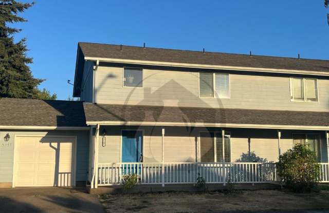 Townhouse Duplex- Rent Ready. Fenced Yard photos photos
