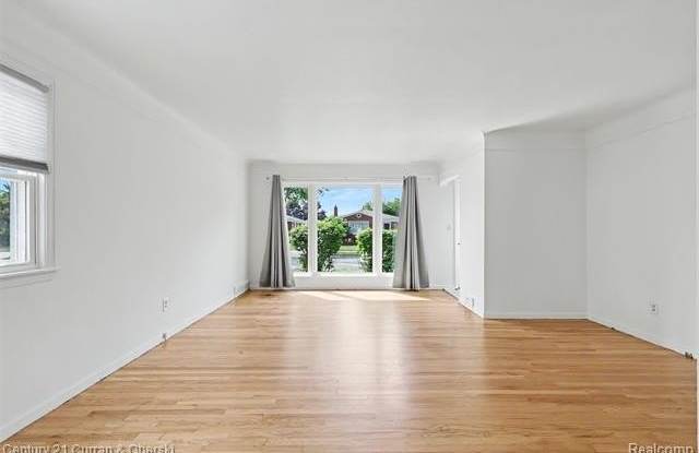 8949 Fox Avenue Gallery 4