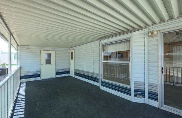 Charming 1-Bedroom Retreat in Riverview RV Resort for 55+ Gallery 4