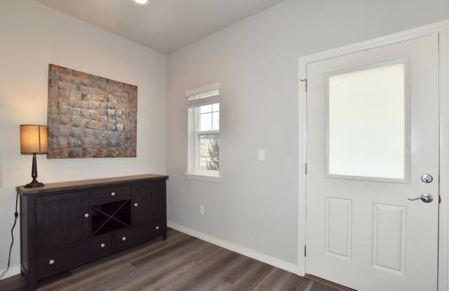 1688 Grand Avenue Gallery 4