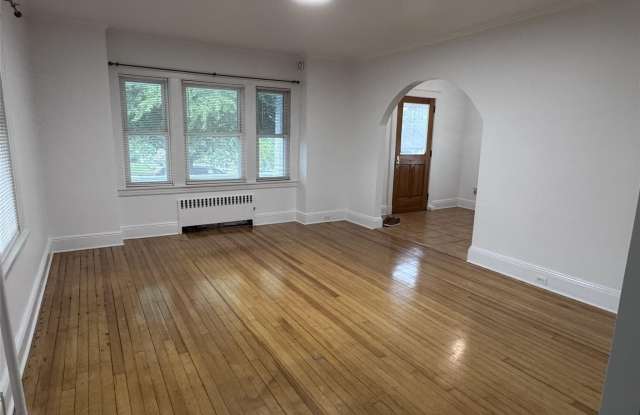 432 Beach Avenue Gallery 3