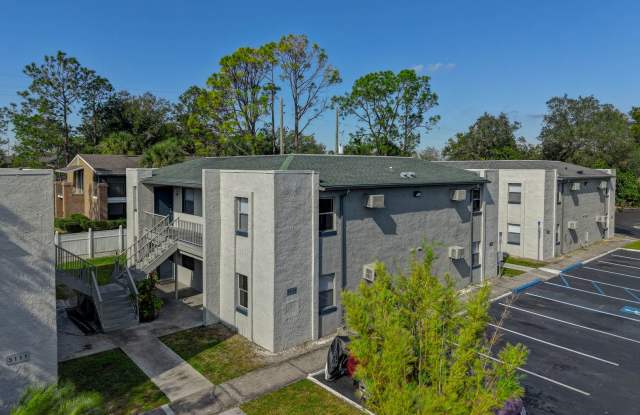 1BD/1BA Apartment off Curry Ford in Henley Park Apartments! - 5113 Curry Ford Road, Orlando, FL 32812