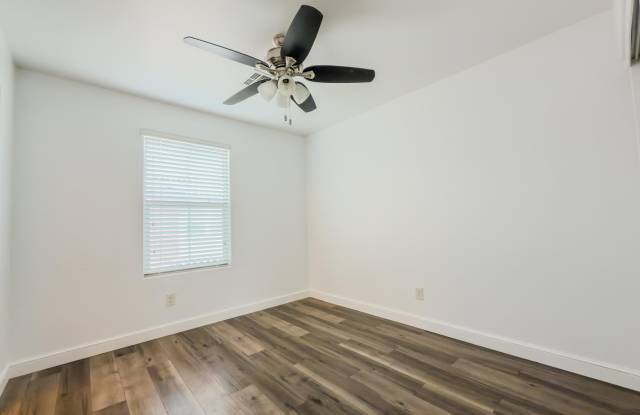 1828 N 77TH Glen Gallery 3