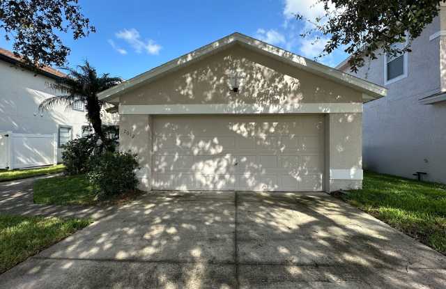 Spacious 3BR/2BA Oviedo Home with Fenced Backyard Gallery 1