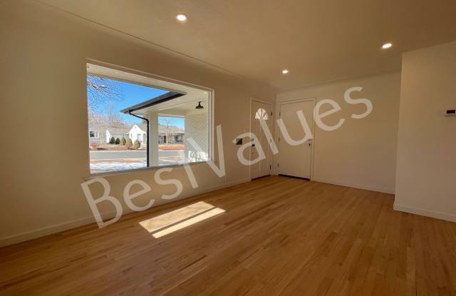 5656 S Lakeview St Gallery 4