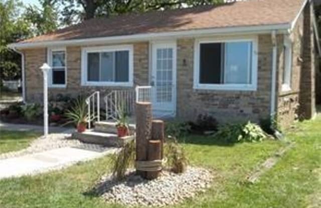 4532 Edgewater Dr - 4532 Edgewater Dr, Sheffield Lake, OH 44054