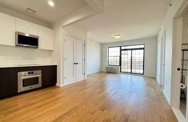 982 Madison St photos photos