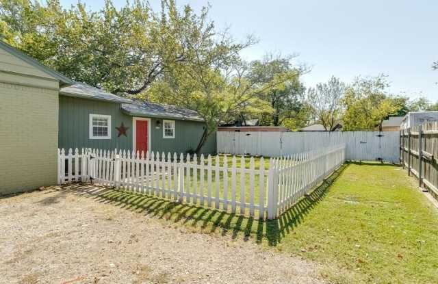 424 E Worth Street - 424 East Worth Street, Grapevine, TX 76051