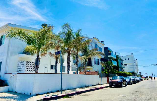 Gorgeous Remodeled Downstairs Apartment w/Patio+Prvt Laundry+Garage+Views of Canals photos photos