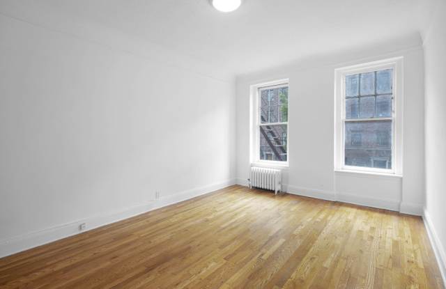 41 Greenwich Ave Gallery 3