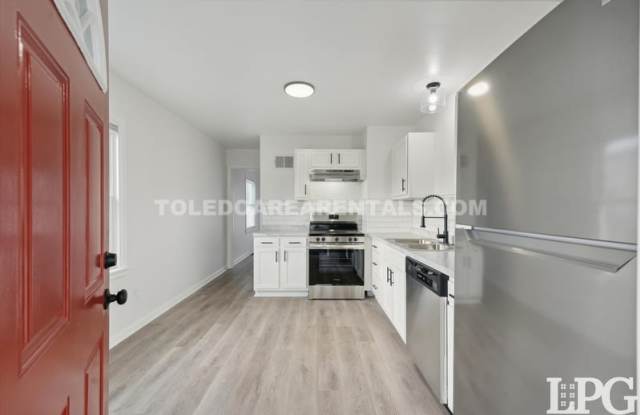 945 Southover Rd - 945 Southover Road, Toledo, OH 43612