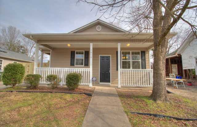 Recently Updated 3 Bedroom, 2 Bath Home in Lyon Park Neighborhood with Massive Fenced-in Yard! photos photos