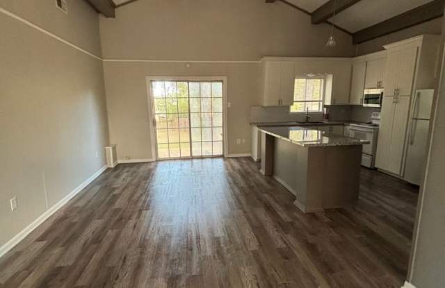 Spacious 4 Bedroom Home in Pearl! Gallery 3