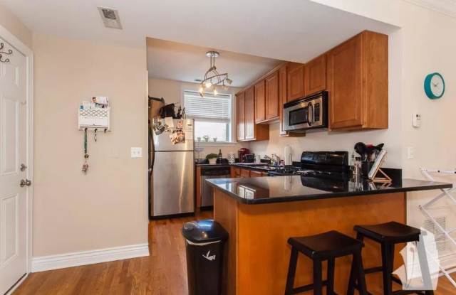 1516 W Waveland Gallery 2