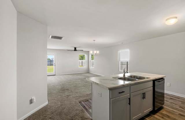 One Story Ranch with fenced in yard available in Holly Ridge! Gallery 4