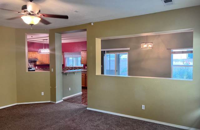 Great Location!! 4 Bedroom, 2.5 Bath, Formal Dining area, 2 Car Garage Gallery 3