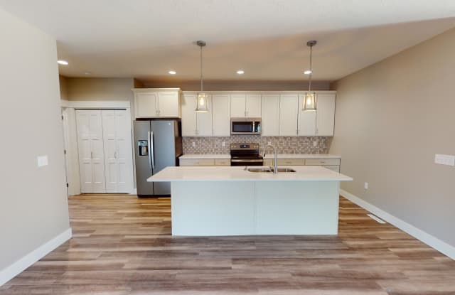 1005 Maple Avenue photos photos