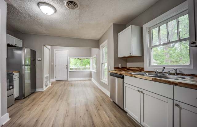 Freshly Updated 3 Bedroom House photos photos