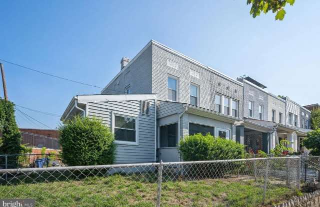1640 L ST NE Gallery 2