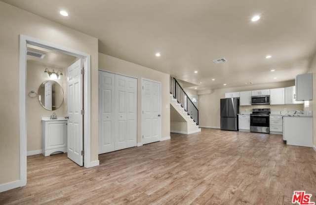 2816 3/4 W Jefferson Blvd photos photos