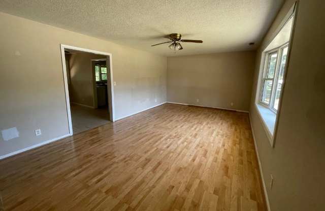 3BR Home Close to Campus with Washer/Dryer Provided, Back Deck, & Attached 1-Car Garage - No Application Fee! Gallery 4