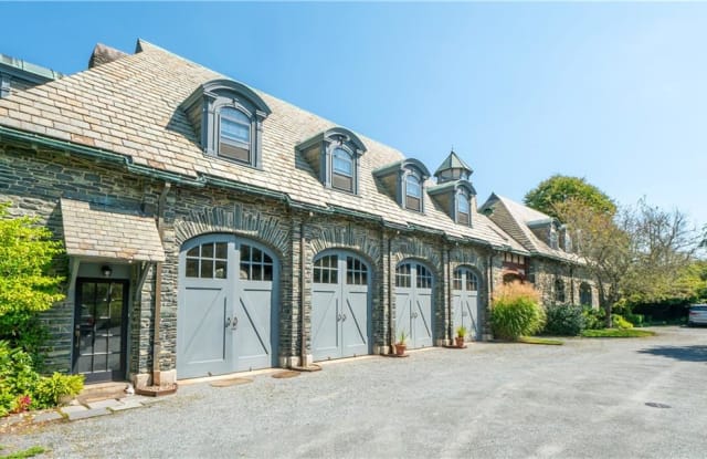 30 Hammersmith Road - 30 Hammersmith Road, Newport, RI 02840