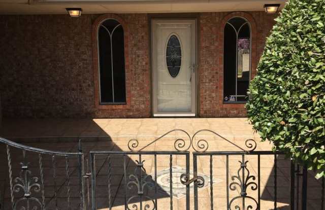 6517 Eastwood Cir Gallery 3