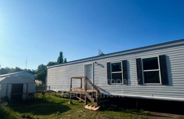 2115 Hwy 2 E - 16 photos photos