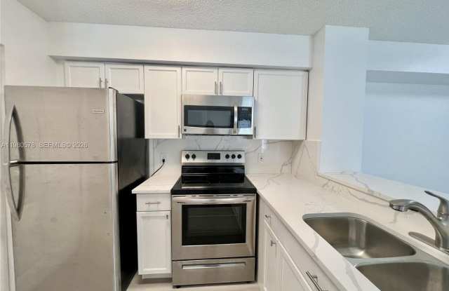 640 S Park Road 12-4, Hollywood, FL 33021 photos photos