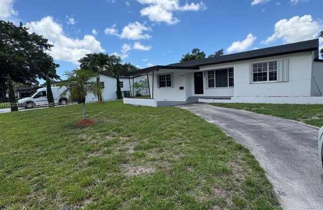 7150 SW 10th St photos photos