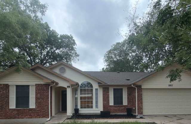 EAST -  3 BED, 2 BATH  (    9 - 10 month lease   ) photos photos