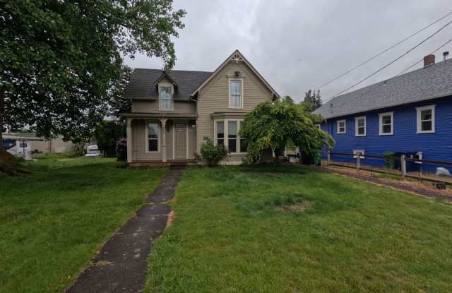 4 bedroom, 2 bath house located in Downtown Stayton, OR photos photos