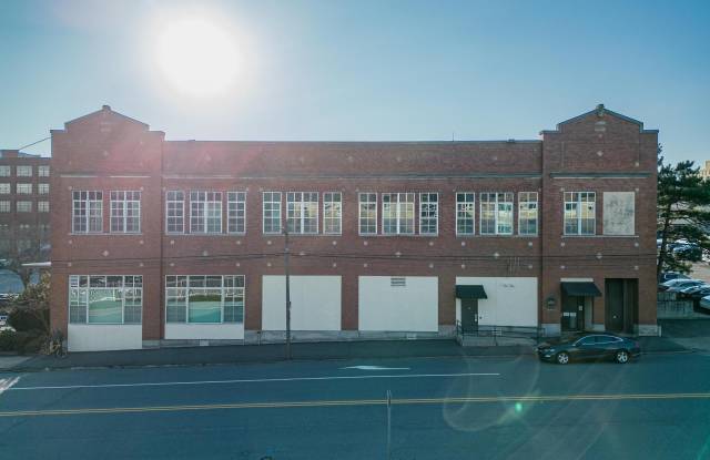 438 Penn Ave Gallery 2
