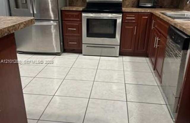 6852 SW 10th Ct # 6852, Pembroke Pines, FL 33023 Gallery 1