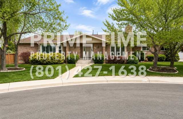 Lovely 6 bedroom home located on a quiet cul-de-sac photos photos