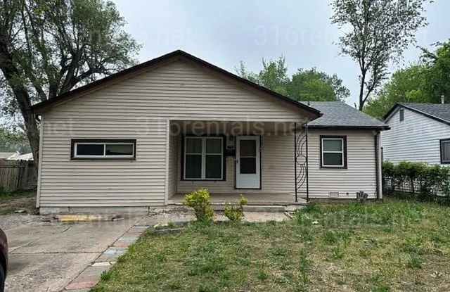 $1,125 - 4 bedroom / 1 bathroom - Single Family Home photos photos